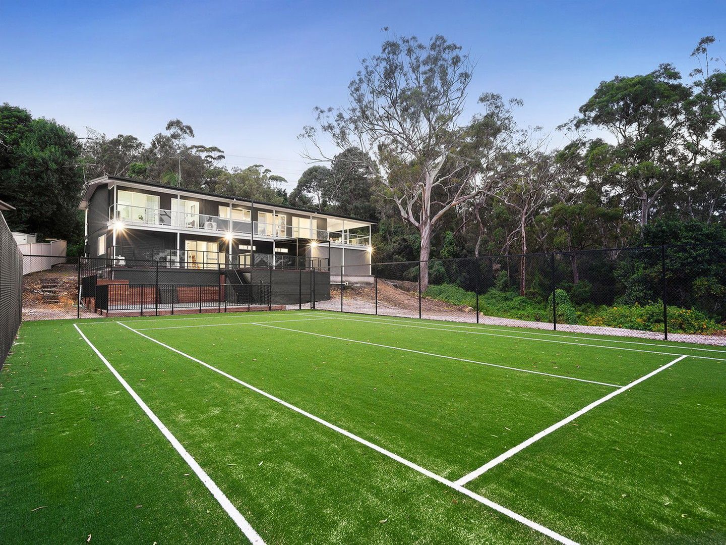 6 bedrooms House in 37 Grandview Crescent LUGARNO NSW, 2210