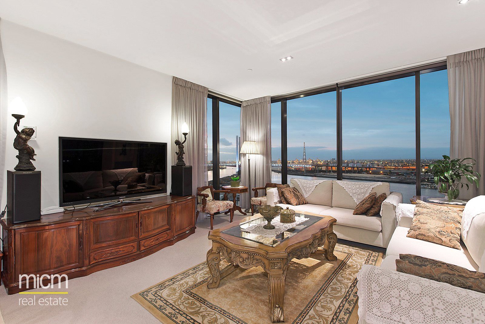 142/8 Waterside Place, Docklands VIC 3008, Image 2