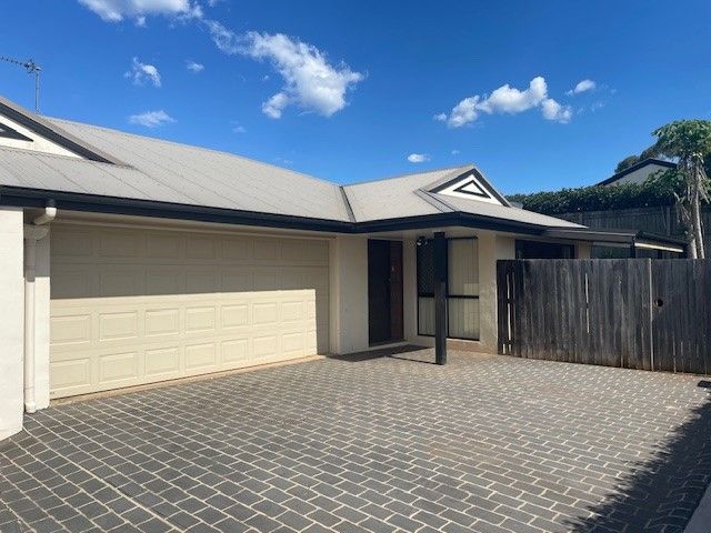3 bedrooms Apartment / Unit / Flat in 2/206 Stenner Street MIDDLE RIDGE QLD, 4350