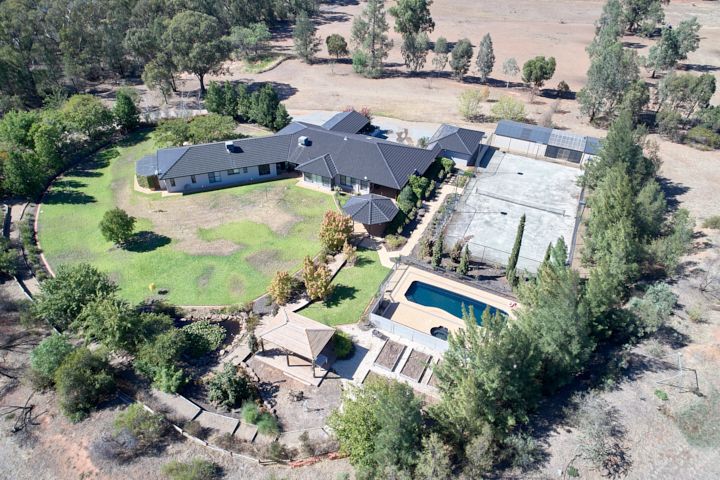 2 Iverach Street, Coolamon NSW 2701, Image 0