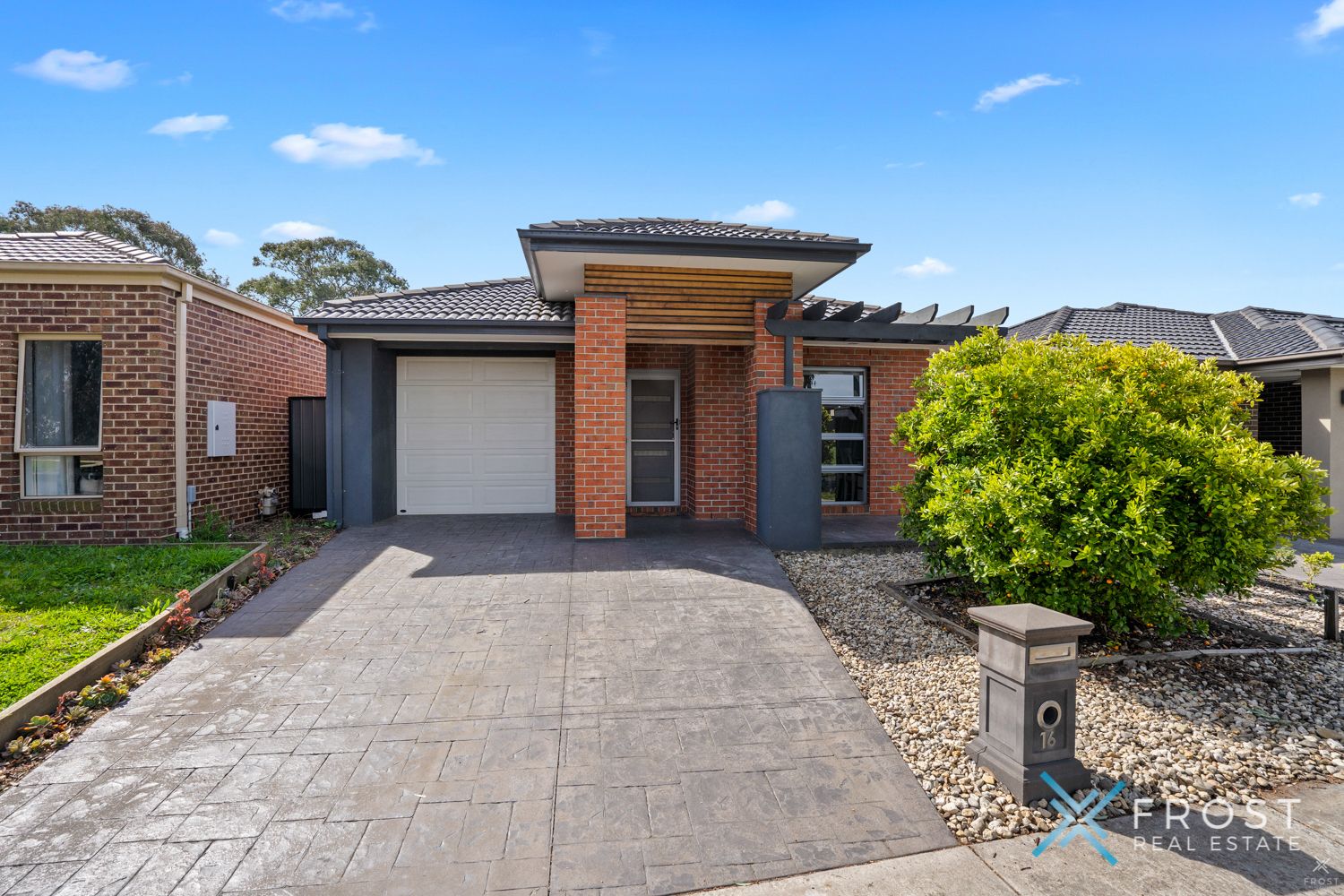 4 bedrooms House in 16 Dalziel Drive MERNDA VIC, 3754