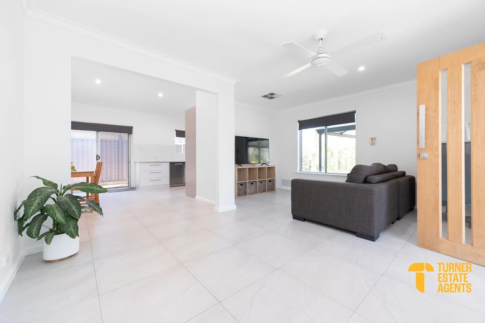 17 Chartwell Way, Swan View WA 6056