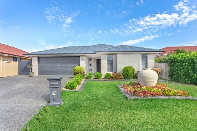 Picture of 4 Nakara Court, FORSTER NSW 2428