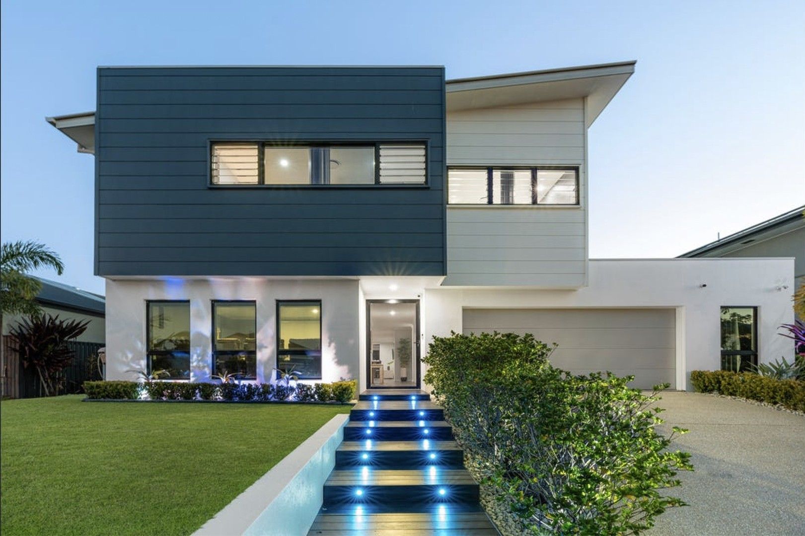 5 bedrooms House in 13 Skippers Place COOMERA QLD, 4209