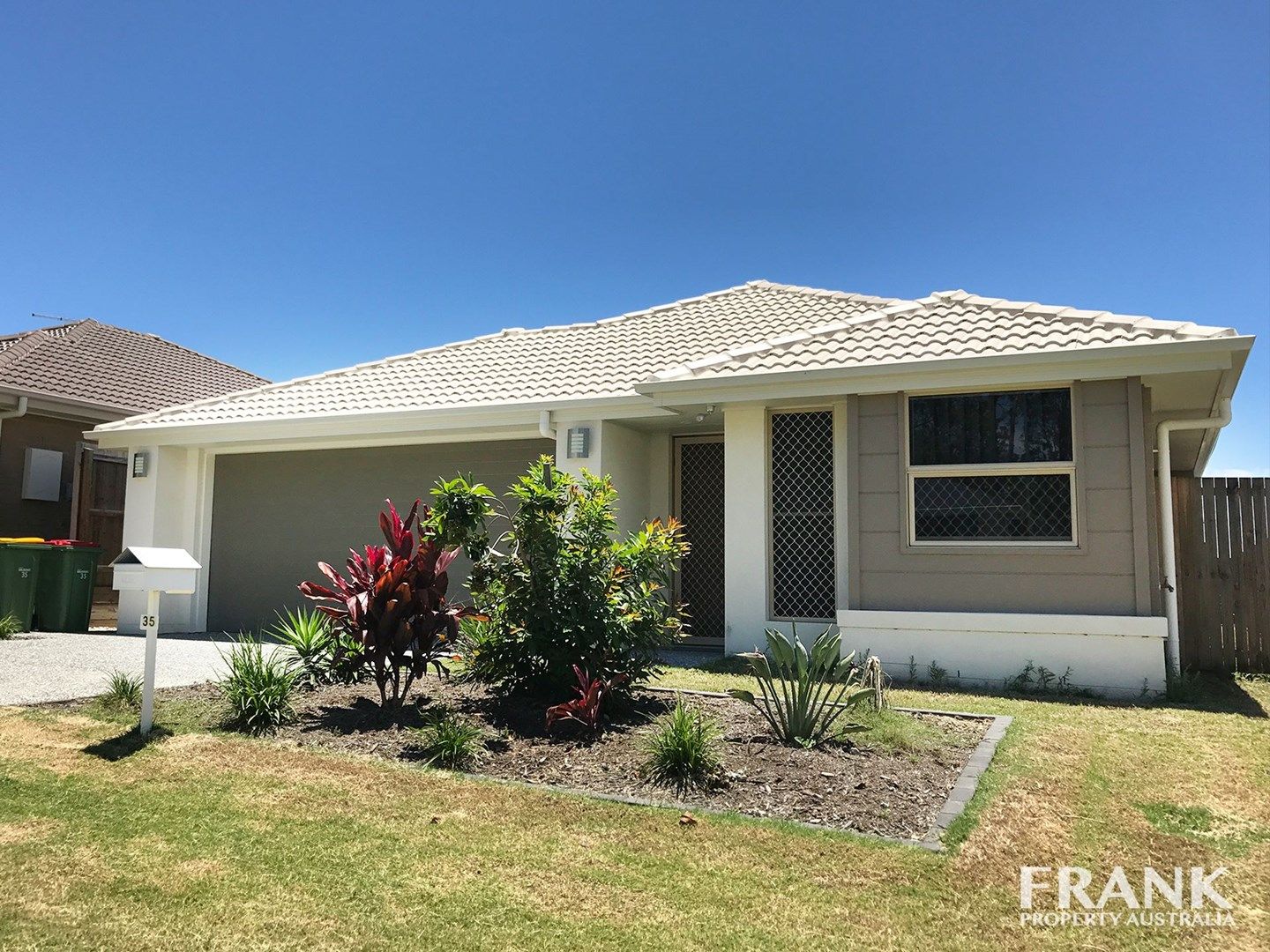 4 bedrooms House in 35 Percy Earl Crescent PIMPAMA QLD, 4209