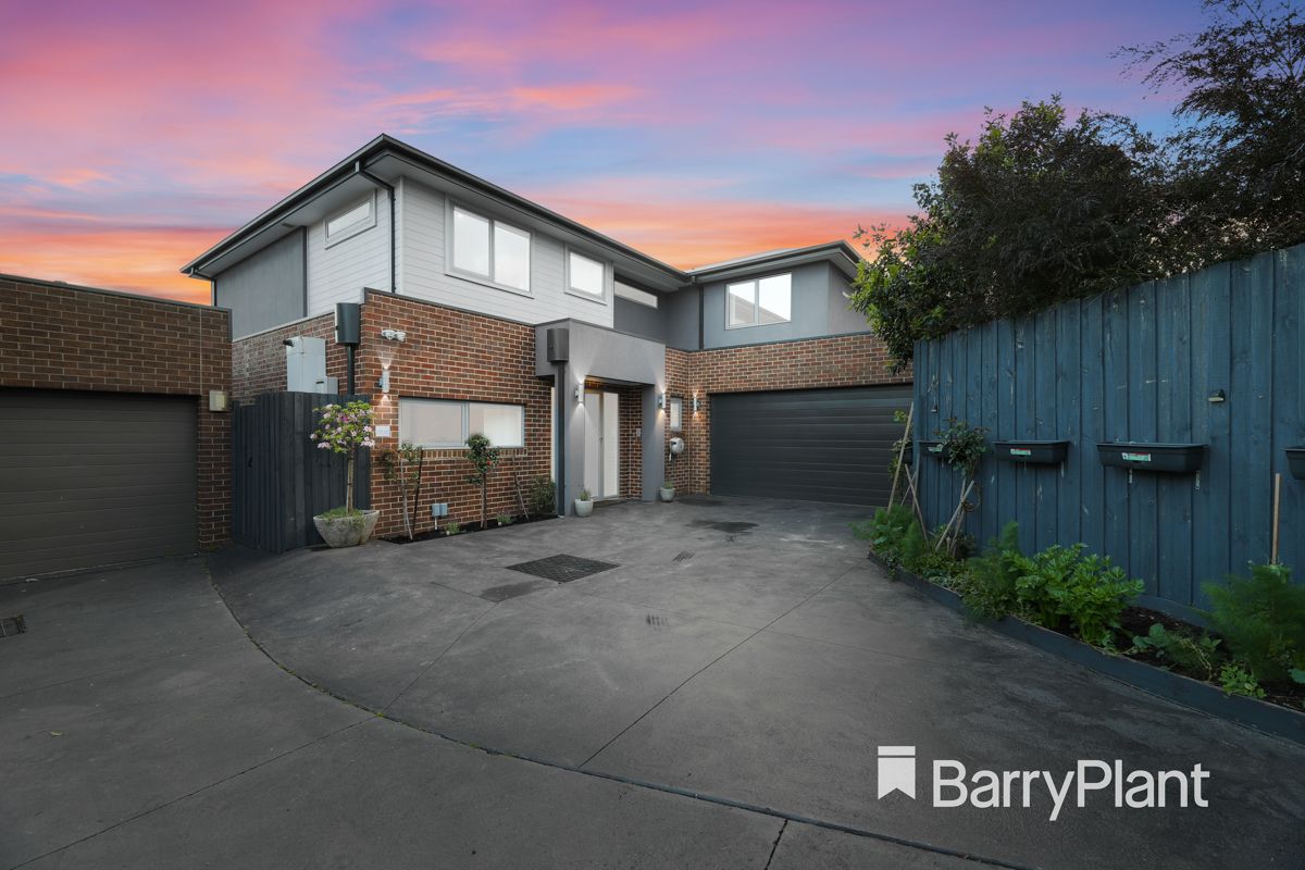 4 bedrooms Townhouse in 1/3 Giselle Avenue WANTIRNA SOUTH VIC, 3152