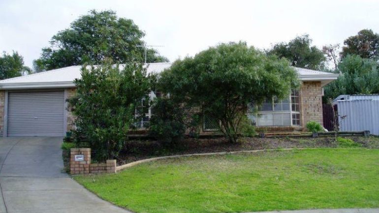 3 bedrooms House in 14 Eucumbene Gardens SOUTH LAKE WA, 6164