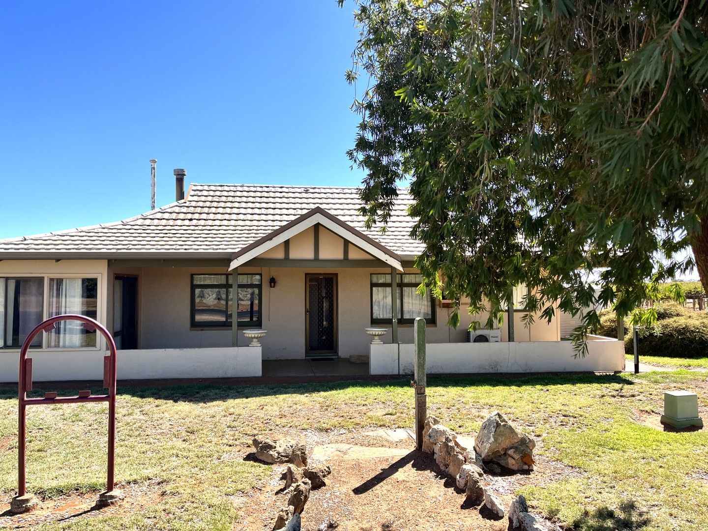 213 Old Sturt Highway, Barmera SA 5345 House For Rent 400 Domain