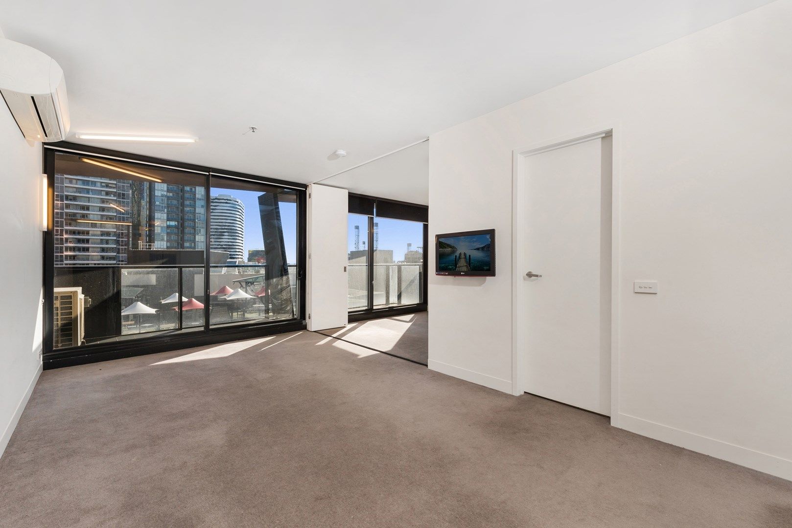 2 bedrooms Apartment / Unit / Flat in 1702/31 Abeckett Street MELBOURNE VIC, 3000