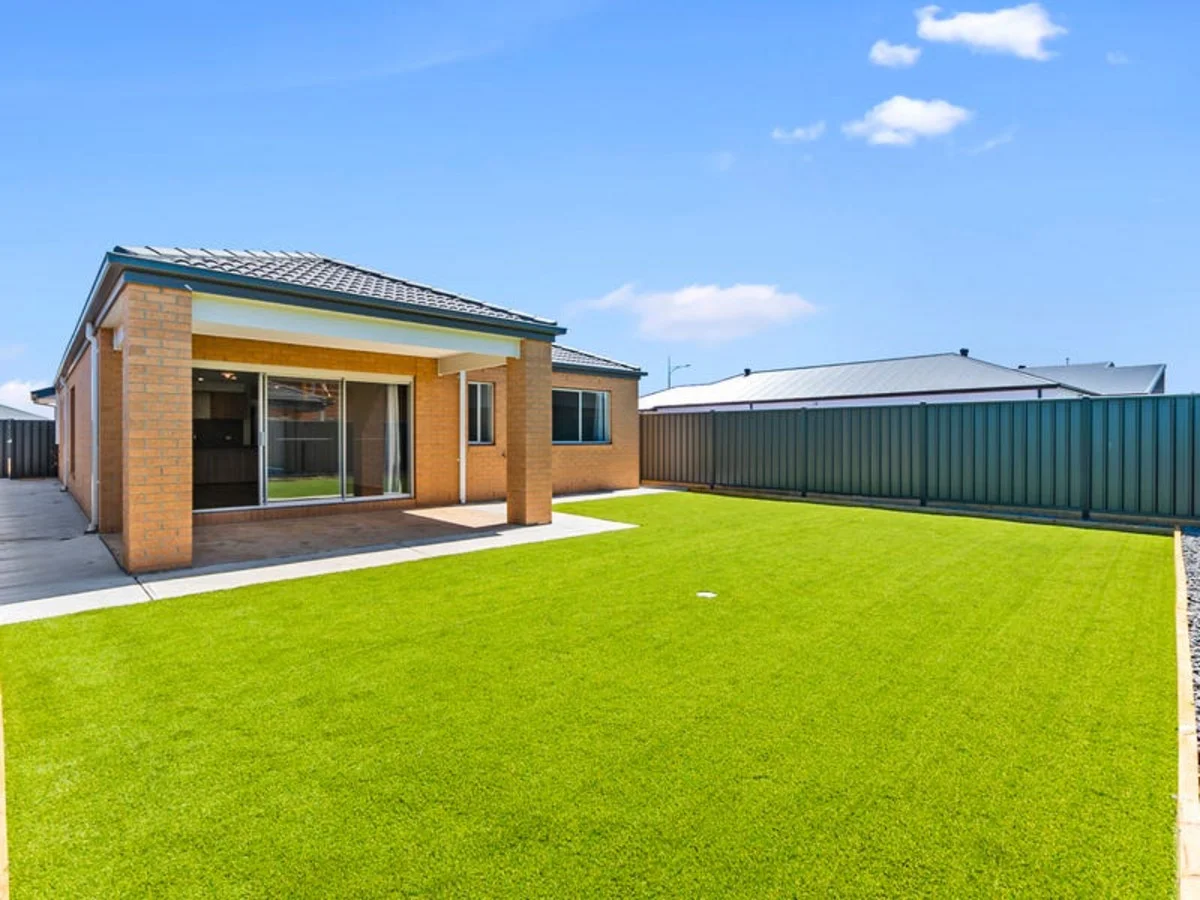 Additional image 8 of 111 Atherstone Boulevard, Strathtulloh VIC 3338