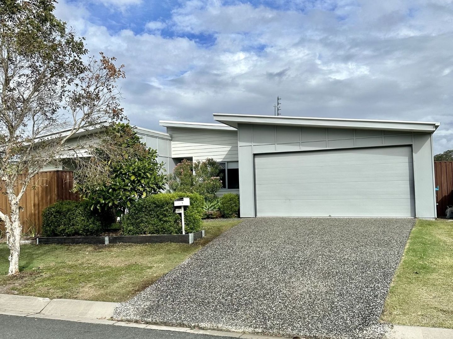 1/36 Capricorn Crescent, Meridan Plains Property History & Address