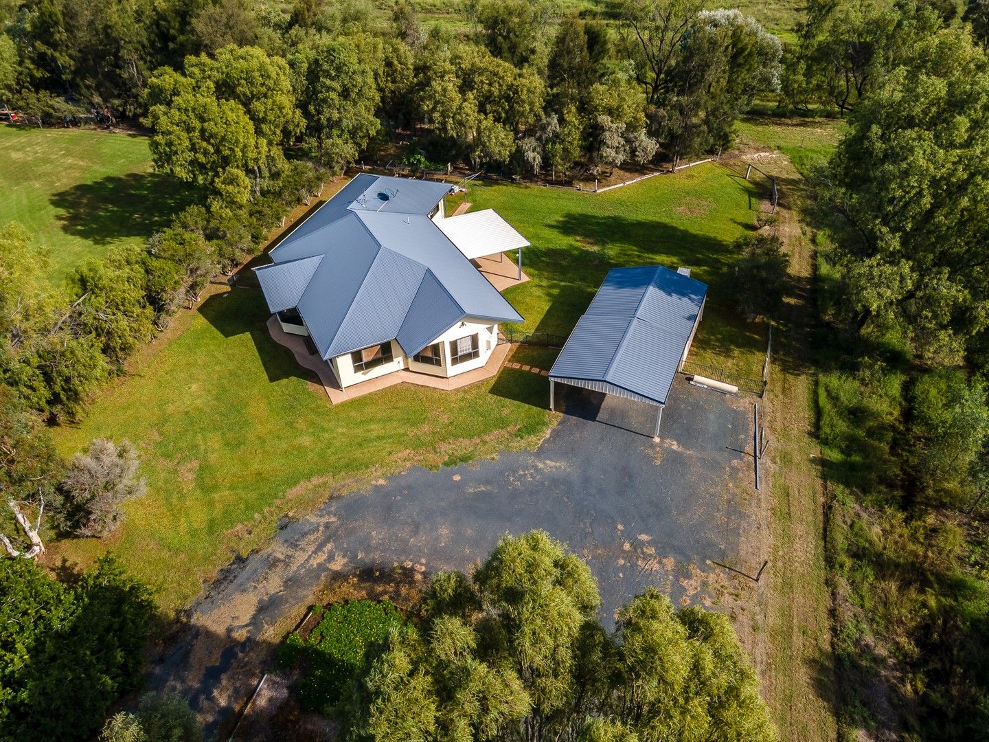 5 bedrooms House in 7 Donnelly Place EMERALD QLD, 4720