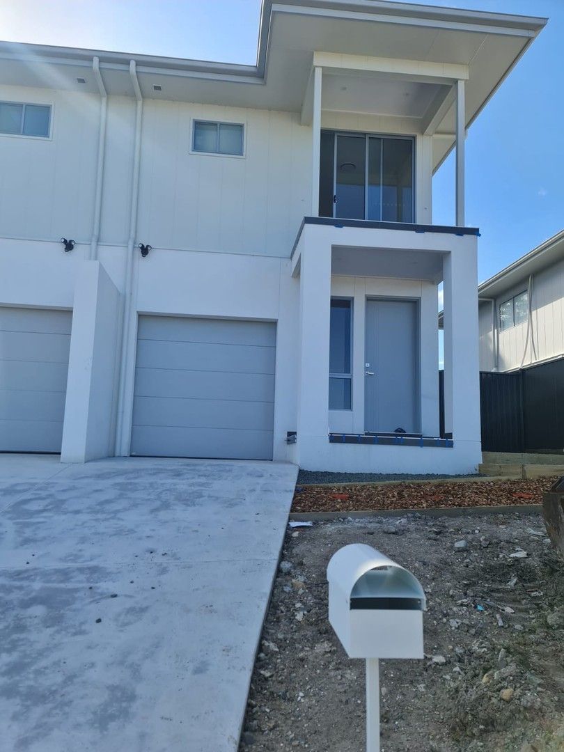 4 bedrooms Duplex in 2/157 Estelville Cct CAMERON PARK NSW, 2285