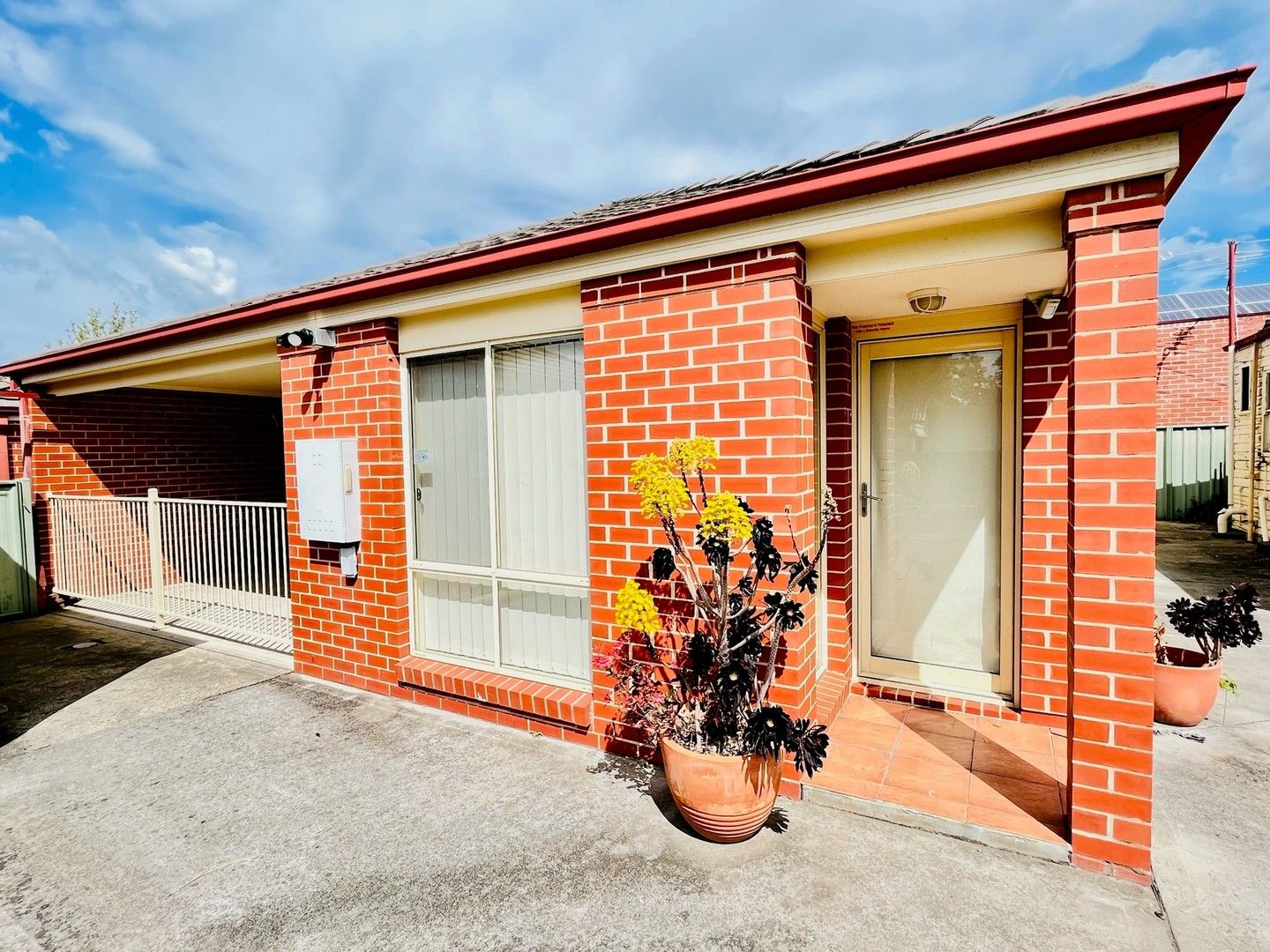 4 bedrooms Duplex in 214B BEECHWORTH ROAD WODONGA VIC, 3690