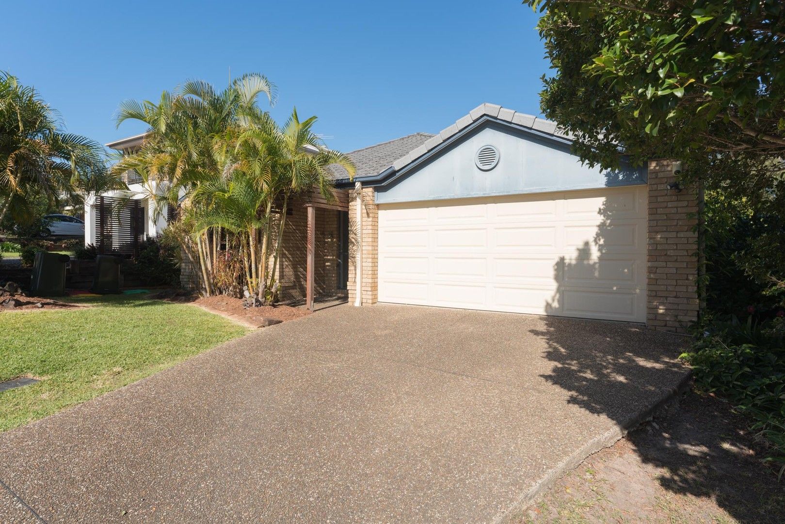 4 bedrooms House in 17 Hinchinbrook Cct FOREST LAKE QLD, 4078