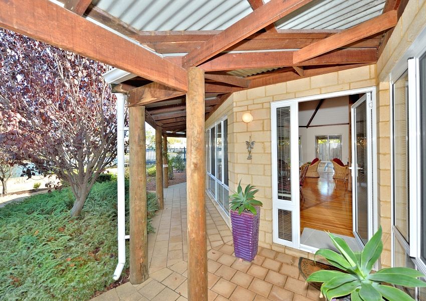 4 Sirrocco Drive, Erskine WA 6210, Image 2