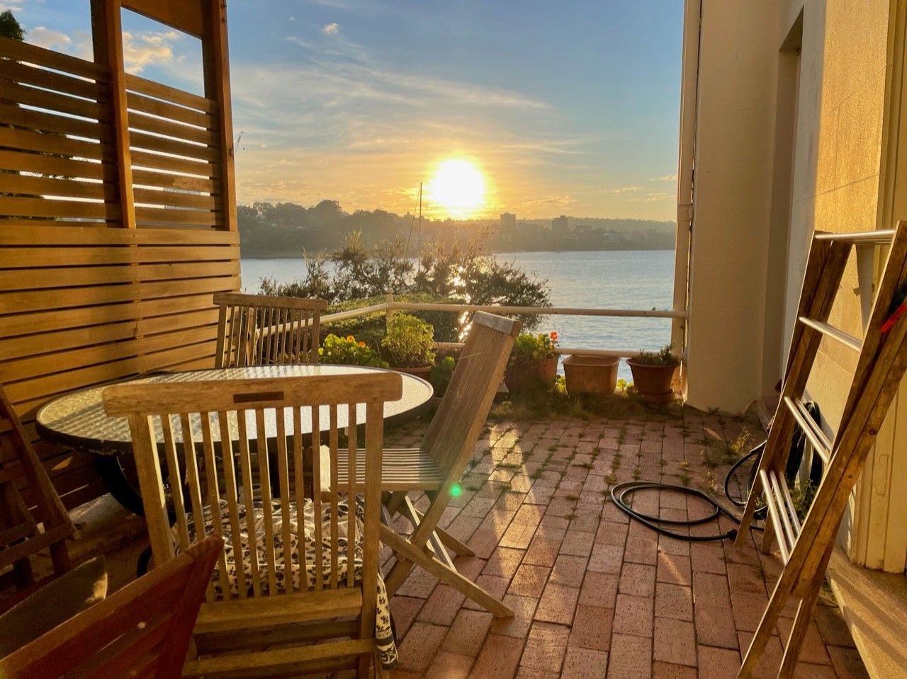 2 bedrooms Apartment / Unit / Flat in 2/23 Holbrook Avenue KIRRIBILLI NSW, 2061