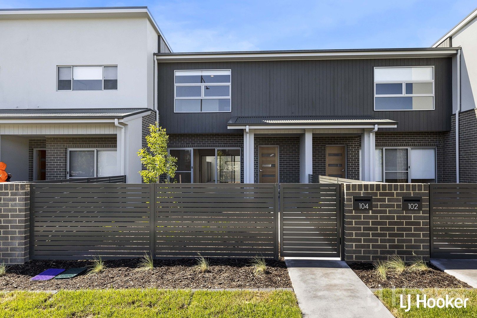 3 bedrooms Townhouse in 104 Gorman Drive GOOGONG NSW, 2620