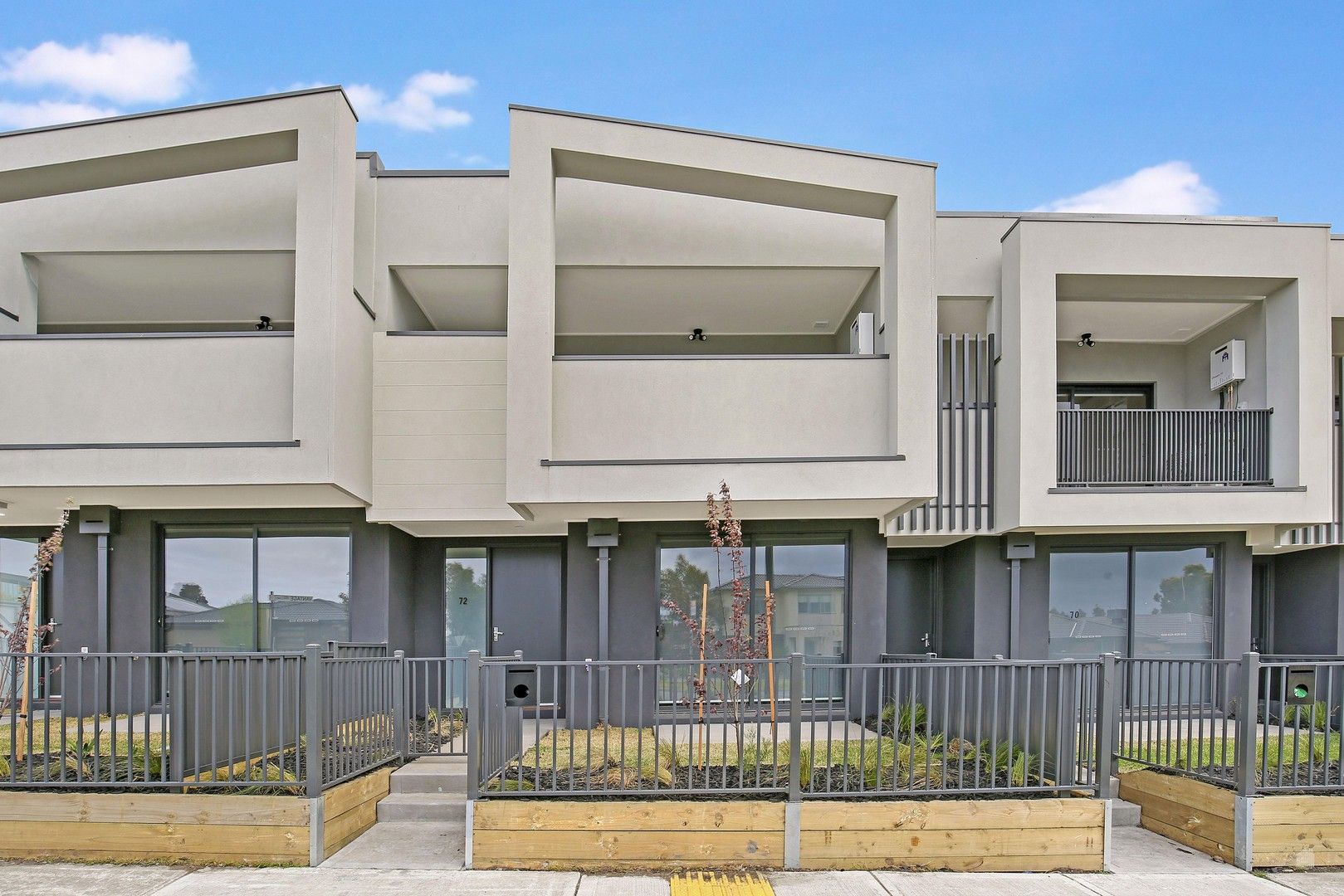 3 bedrooms Townhouse in 72 Vantage Boulevard CRAIGIEBURN VIC, 3064