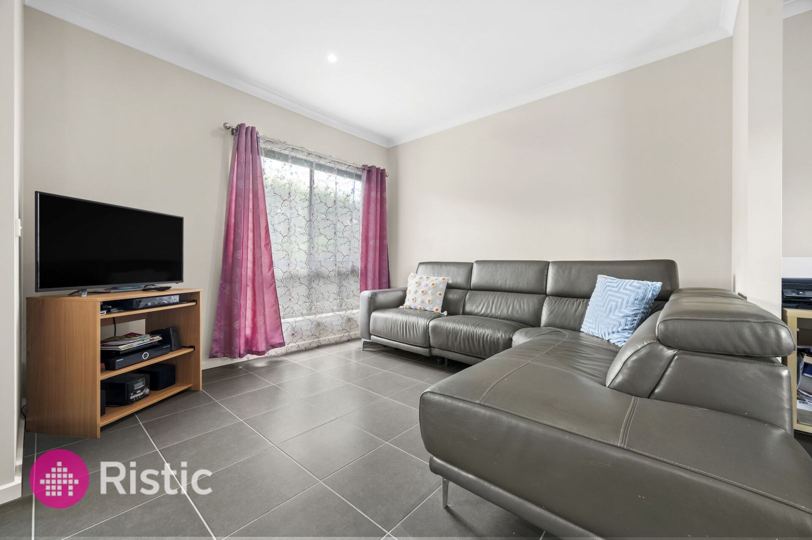 3/26 Houston Street, Epping VIC 3076, Image 2