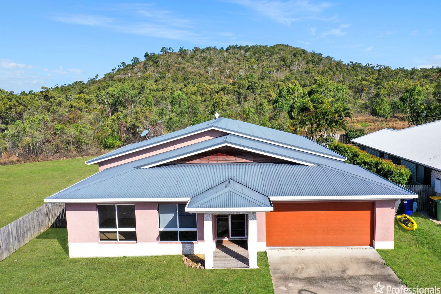 4 bedrooms House in 144 Ocean View Drive BOWEN QLD, 4805