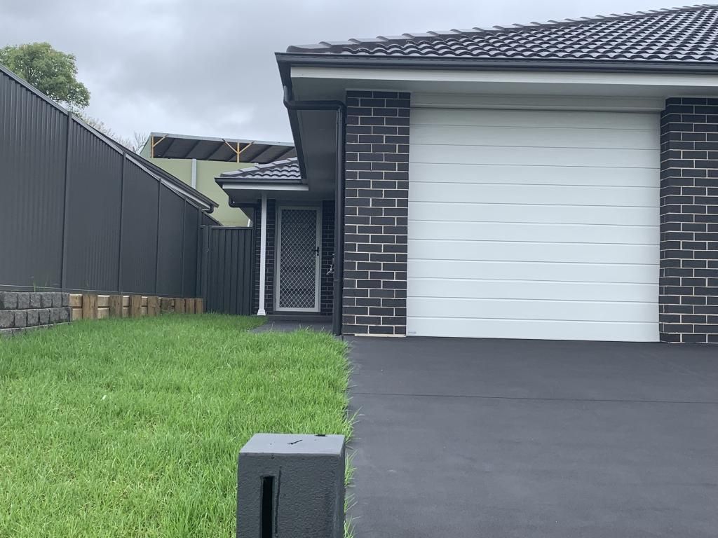 2 bedrooms House in 25 TOURMALINE AVENUE RUTHERFORD NSW, 2320