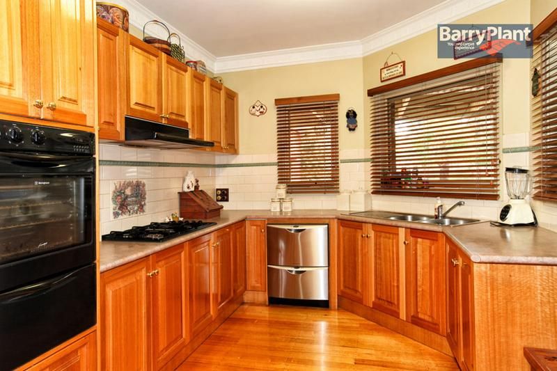 150 Summit Drive, MICKLEHAM VIC 3064, Image 2