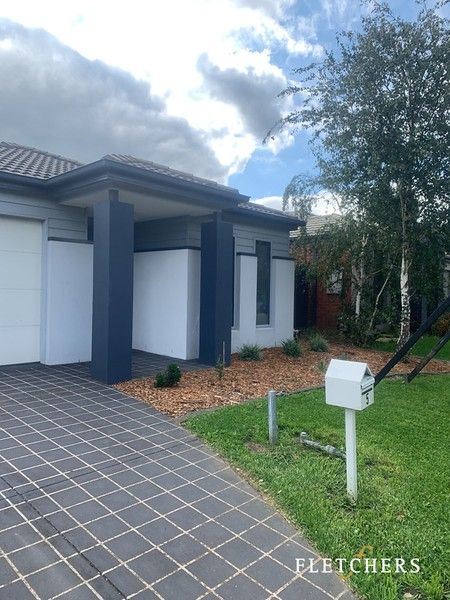 4 bedrooms House in 5 Wild Cherry Avenue PAKENHAM VIC, 3810