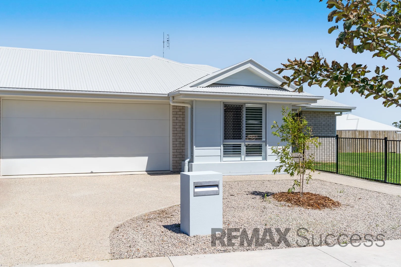 Primary image of 2/4 Oriole CRT, Glenvale QLD 4350