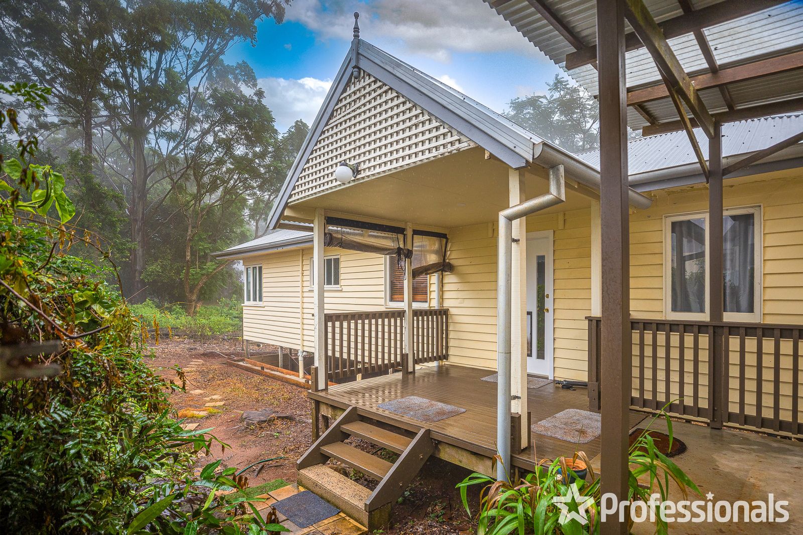 4 bedrooms House in 155 Long Rd TAMBORINE MOUNTAIN QLD, 4272