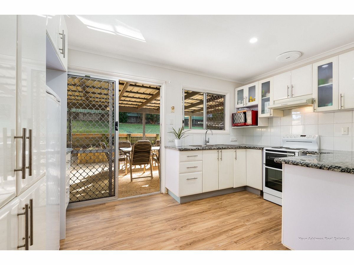 29 Strathallen Drive, Boronia Heights QLD 4124, Image 2