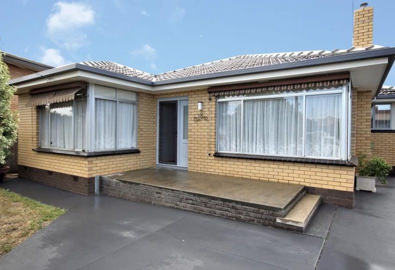 3 bedrooms Townhouse in 1/18 Maple Crescent BELL PARK VIC, 3215