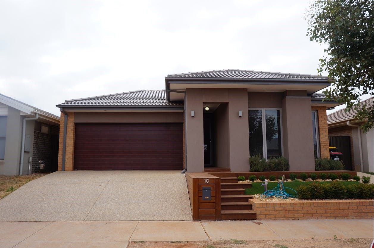 4 bedrooms House in 10 Alabaster Avenue COBBLEBANK VIC, 3338
