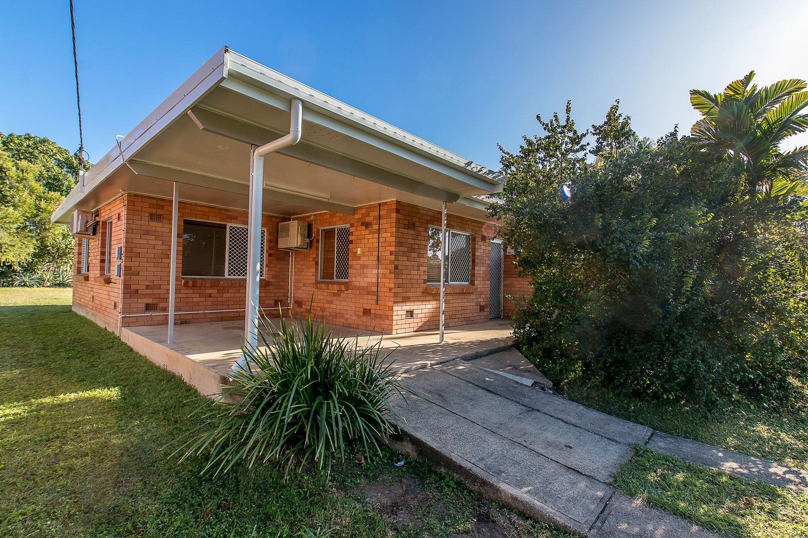 2 bedrooms Semi-Detached in 1/153 Albert Street CRANBROOK QLD, 4814