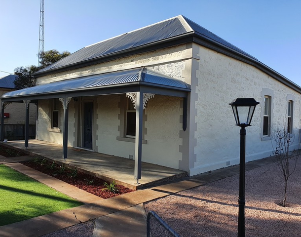 12 Eighth Street, Quorn SA 5433