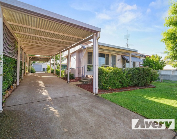14 Lake Road, Fennell Bay NSW 2283