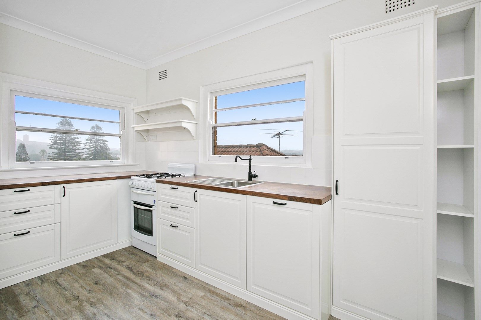3 bedrooms Semi-Detached in 2/54 Greycliffe Street QUEENSCLIFF NSW, 2096