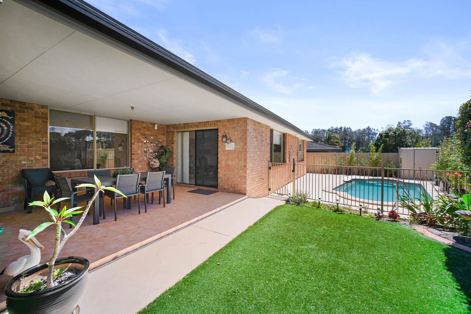 4 bedrooms House in 71 Wamara Crescent FORSTER NSW, 2428