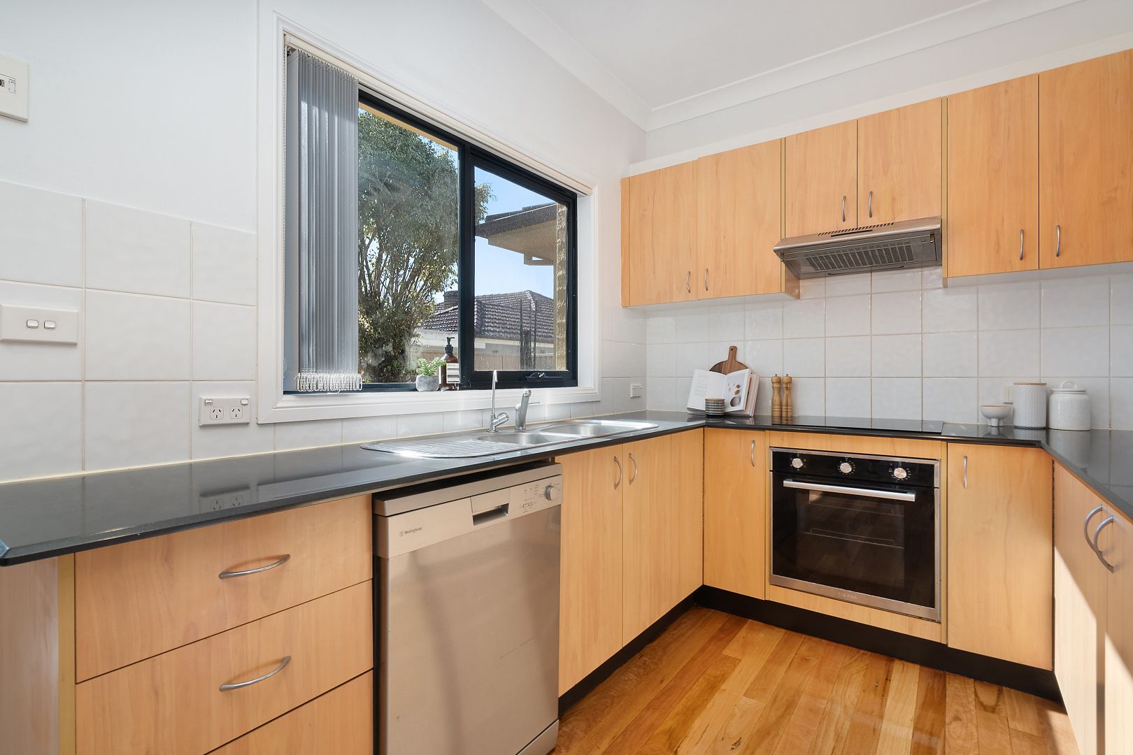 2/94 Caledonian Street, Bexley NSW 2207, Image 2