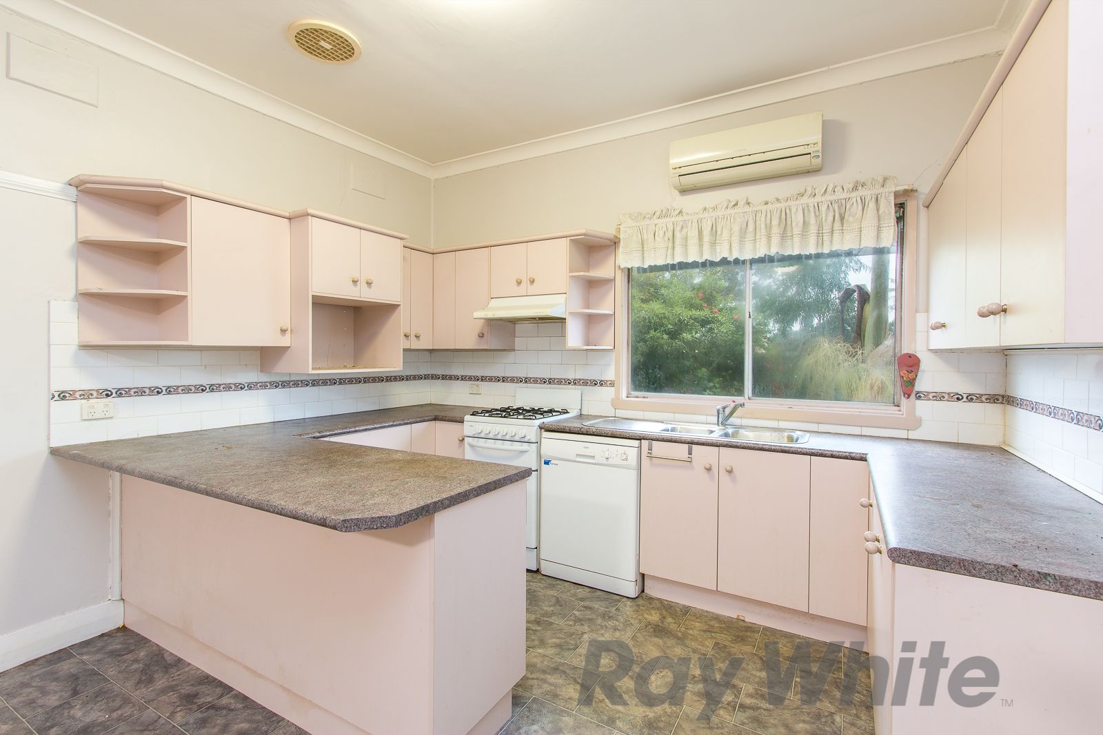 2 Potter Close, Fennell Bay NSW 2283, Image 2