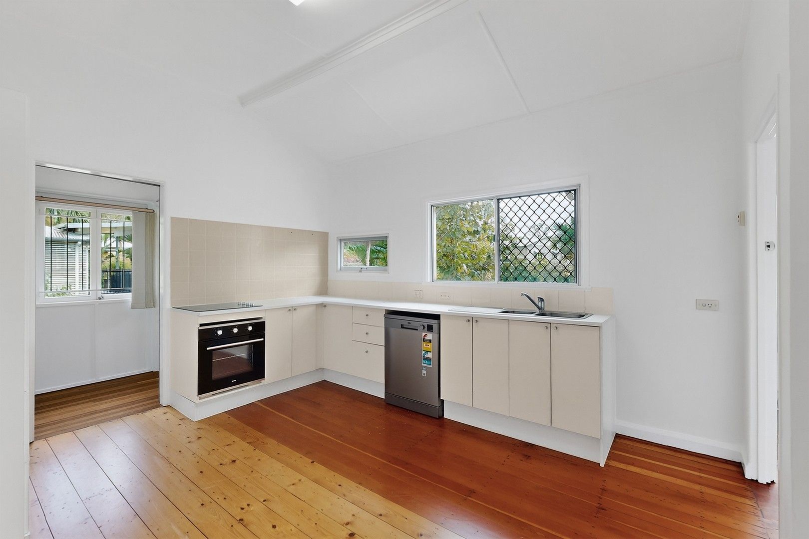 3 bedrooms House in 8 Frobisher Street ASHGROVE QLD, 4060