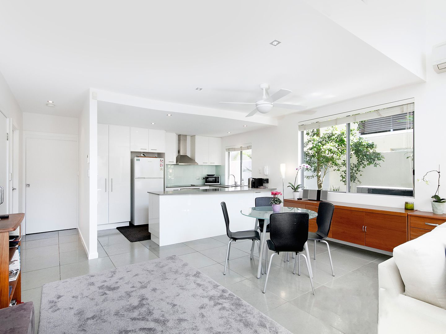 1 33 Katharina Street Noosa Heads Qld 4567 Apartment For Rent 750 Domain