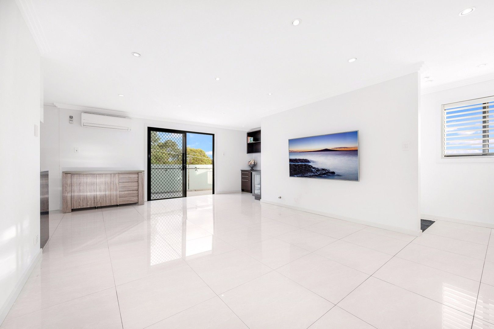 3 bedrooms Duplex in 11 Hillcrest Avenue HURSTVILLE NSW, 2220