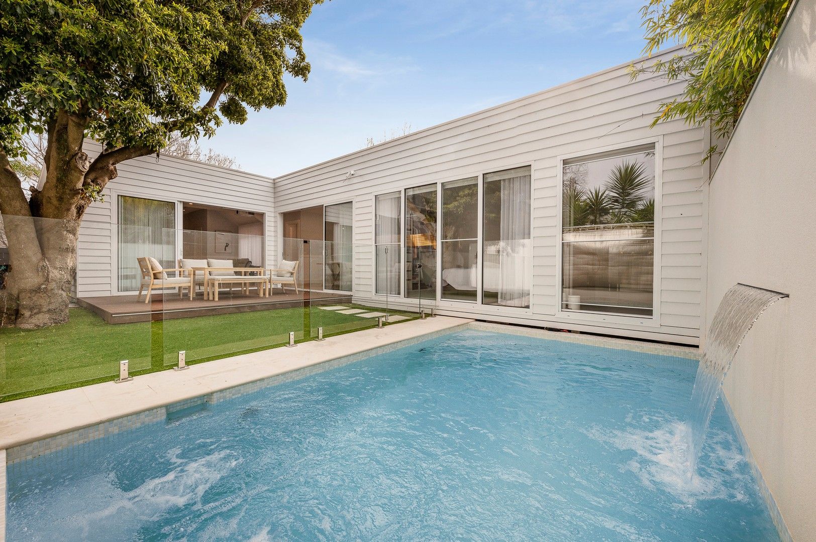 5 bedrooms House in 5 Kingsley Street ELWOOD VIC, 3184