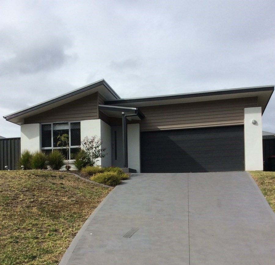 4 bedrooms House in 27 Wedgetail Street FLETCHER NSW, 2287