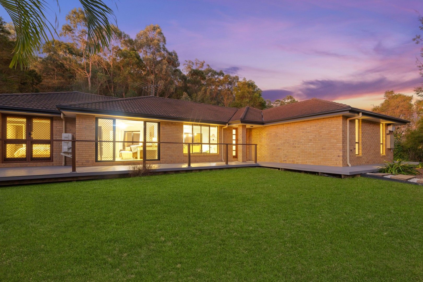5 bedrooms House in 2 Bloomfield Place BEERWAH QLD, 4519