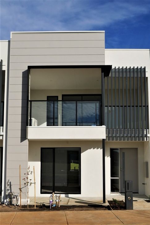 3 bedrooms Townhouse in 20 Odsal Walk STRATHTULLOH VIC, 3338