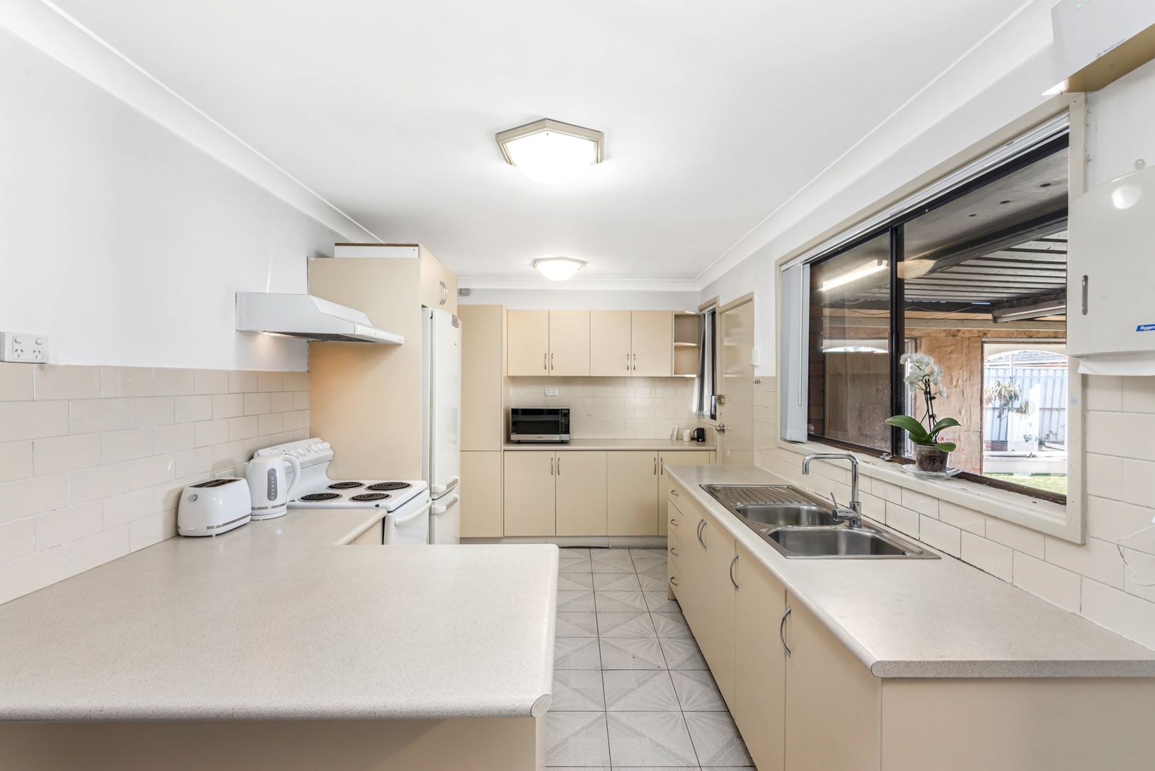 192 Mimosa Road, Bossley Park NSW 2176, Image 2