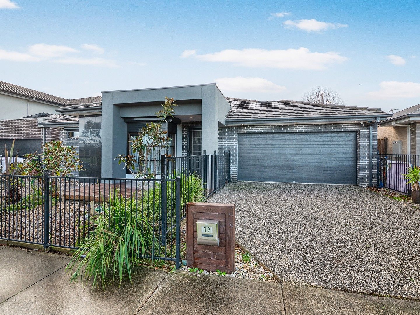 19 Newbridge Boulevard, Clyde North VIC 3978 House For Rent 750 Domain