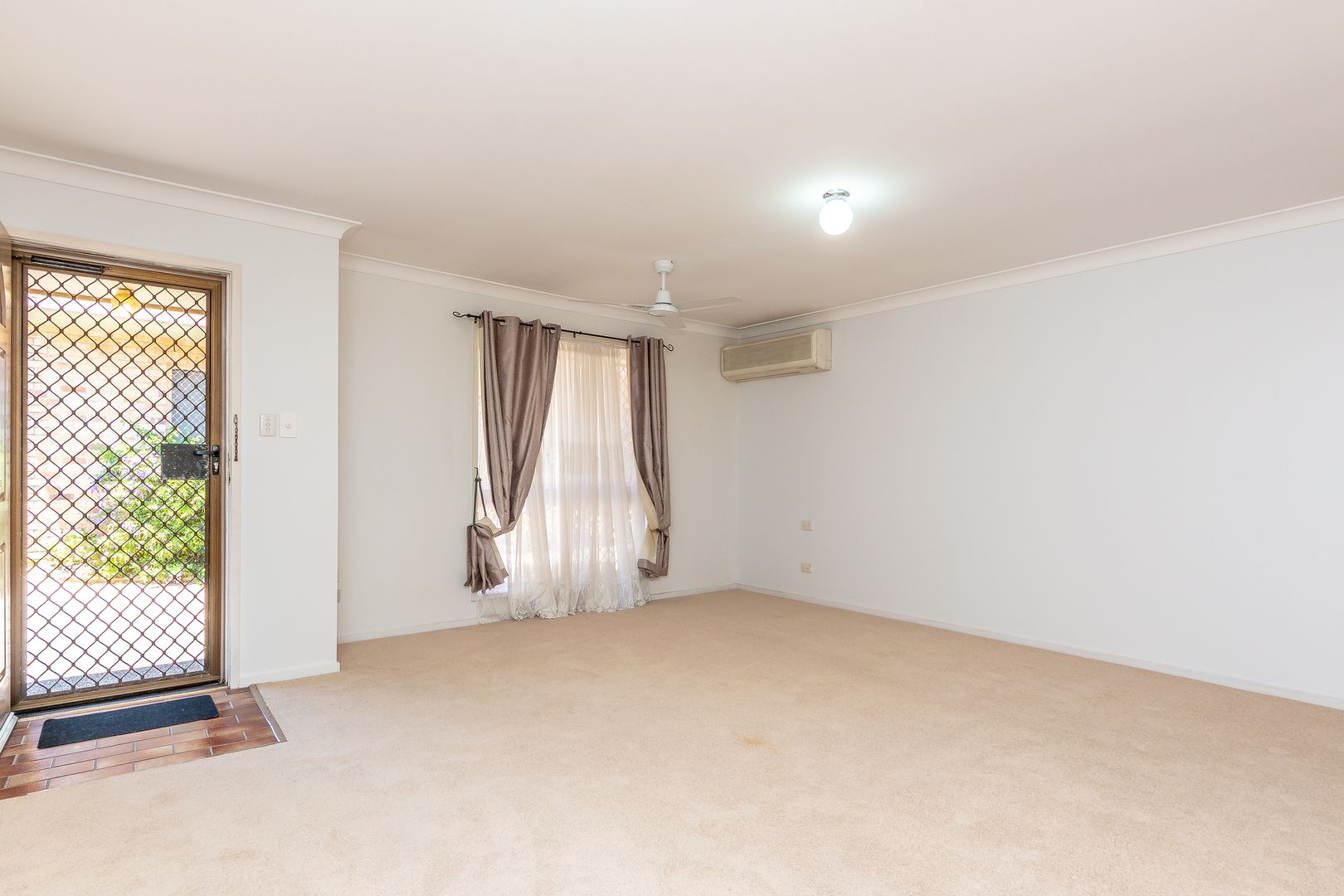 2/385 Oxley Avenue, Redcliffe QLD 4020, Image 1